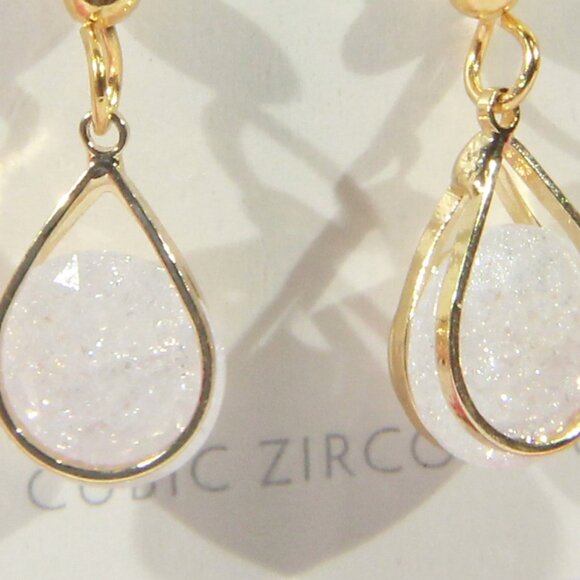NWT Francesca's Gold-Tone Dangle Earrings Featuring a White CZ Stones - Picture 5 of 5